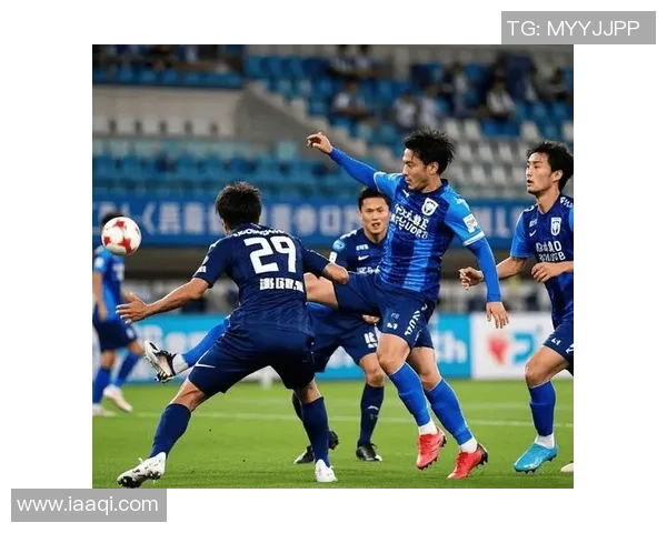 福冈黄蜂与町田泽维的激烈对决揭开足球魔方的神秘面纱